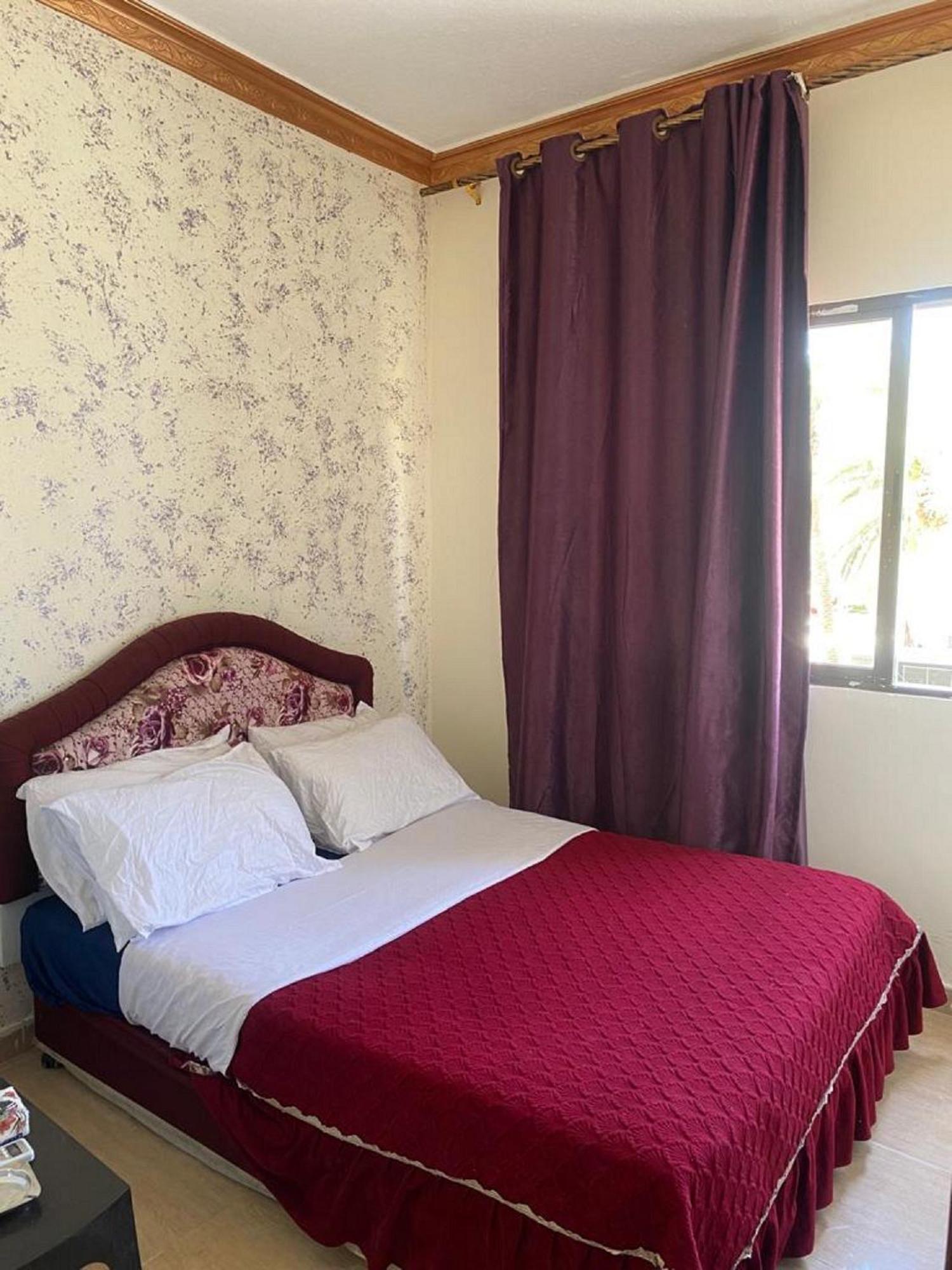 Al-Amer Chalets Áqaba Habitación foto